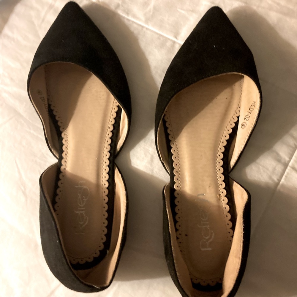 Refresh Pointed black Flats